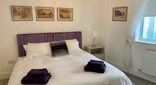 CC - Central Location Top Floor 2 Bed Deluxe Modern Apartment