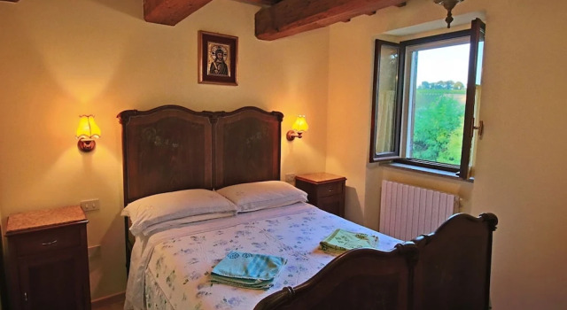 Holiday Home in Serrungarina Near the Lake, Book Hotel Hoteller i Serrungarina med parkering, Parkering