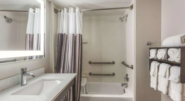 Четырёхместный номер Standard La Quinta by Wyndham Columbus North