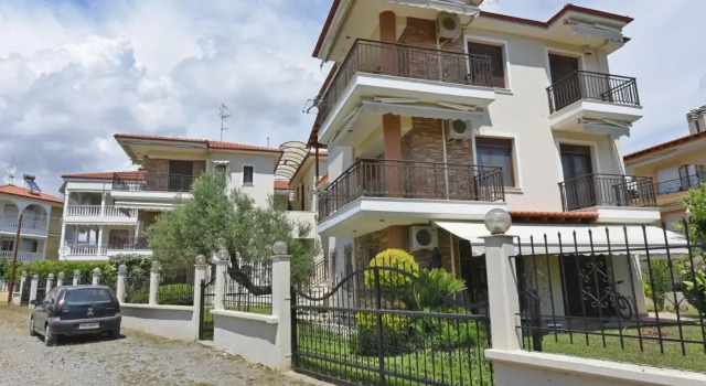 Fibes Luxury Living by RentalsPro Services - Mouries Halkidiki, Book Hotel Nea Moudania 