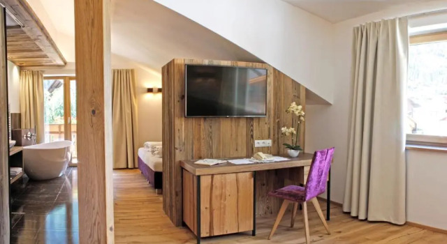 Люкс с балконом Hotel Enzian