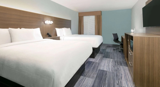 Четырёхместный номер Standard Отель Baymont by Wyndham East Ridge