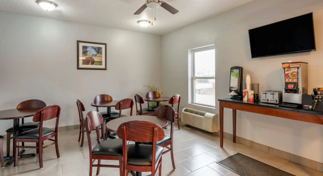 Econo Lodge Inn & Suites Granite City, Varaa Hotelli Granite City Illinois