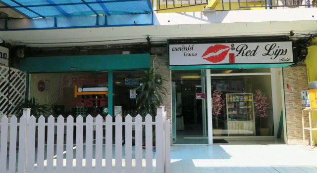 Red Lips Hostel, Забронировать Хостел Банг Рак Бангкок, рядом с Храм Шри Маха Мариаммана