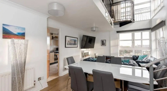 Апартаменты ALTIDO Cool Space Old Town 3Bed Apt with Balcony and Parking