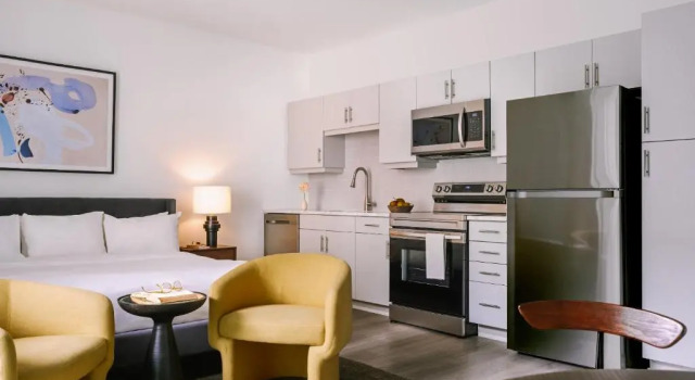 Студия с балконом Midtown South