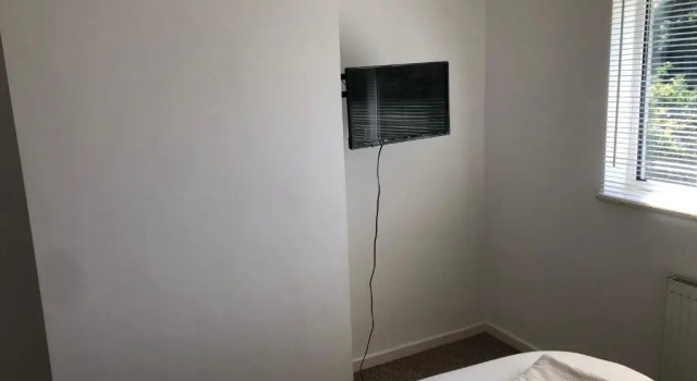 Коттедж House number 8 sleeps up to 4 People with Smart TVs in Every Room