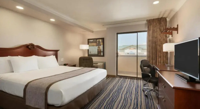 Номер Standard Days Inn by Wyndham Eureka CA