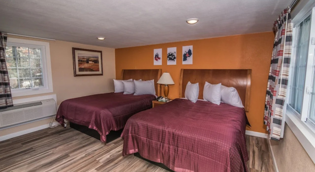Четырёхместный номер Standard The Minuteman Inn