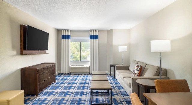 Четырёхместный люкс Four Points by Sheraton Charlotte - Lake Norman
