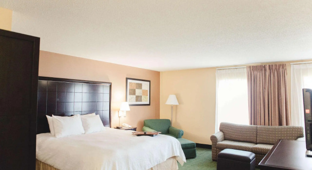 Двухместный люкс Hampton Inn Bloomington West