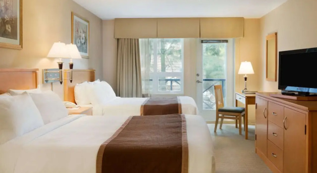Четырёхместный номер Standard Ramada by Wyndham Nanaimo