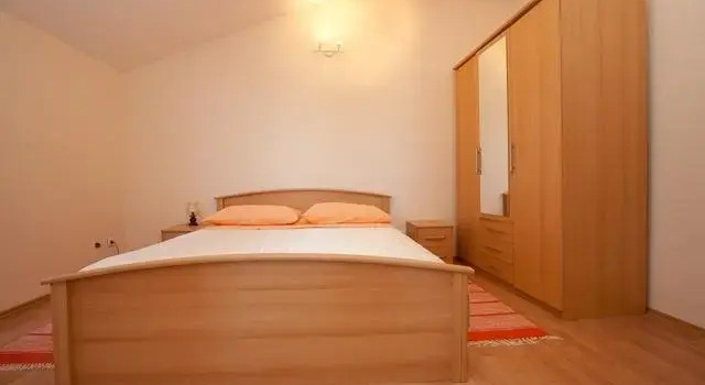 Apartments Villa Rose, Buchen Sie Ferienwohnung Hotels in Gespanschaft Split-Dalmatien mit Pool, Schwimmbad