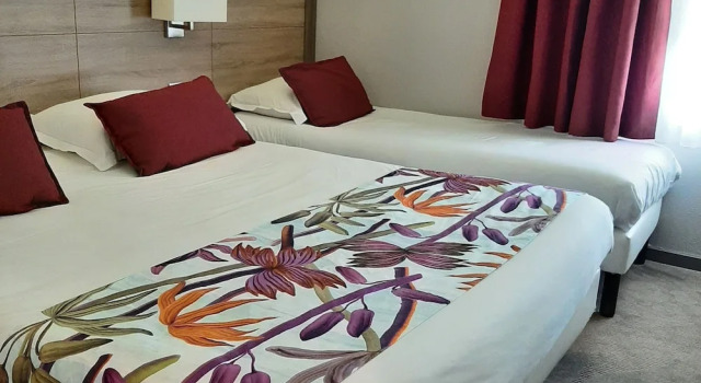 Трёхместный номер Comfort Logis Hotel Relais Saint Jacques - Châteauroux