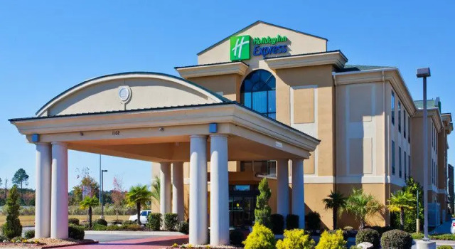 Кровать в общем номере Holiday Inn Express Hotel & Suites Cordele North by IHG