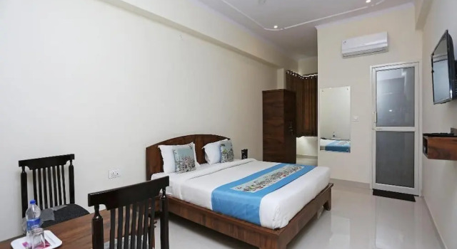 Двухместный номер Deluxe Fabhotel Shiv Palace