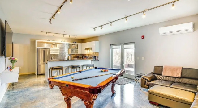 Апартаменты Home Near Road America & Elkhart Lake