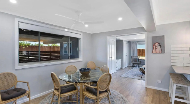 Beach House on Wyuna, Забронировать Отель Зе-Энтранс Central Coast, рядом с Площадка для кормления пеликанов