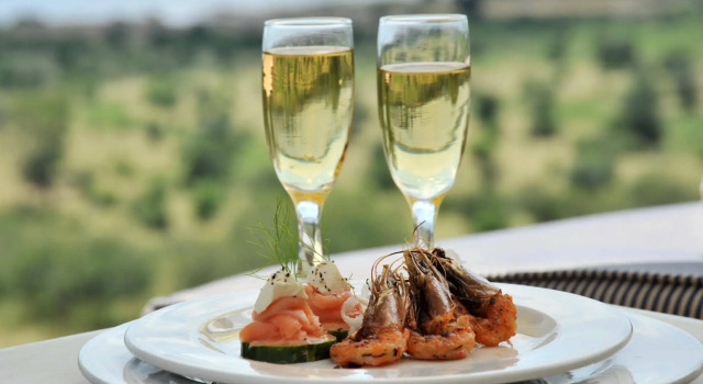 Ngoma Safari Lodge, Buchen Sie Hotel Ngoma Namibia