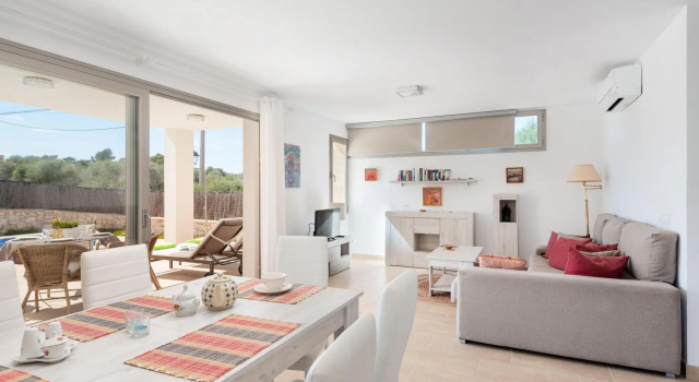 GARLANDA 1 - Modern villa with private pool near paradisaical beach. Free WIFI., Rezerwuj Willa Santanyi Majorka