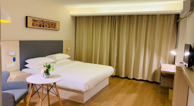 Hanting Hotel Kaili International Trade Shopping Center, Prenota Hotel Qiandongnan Cina