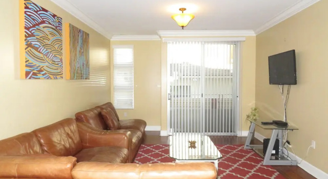 Апартаменты Luxury 2 Bed 2 Bath in Studio City