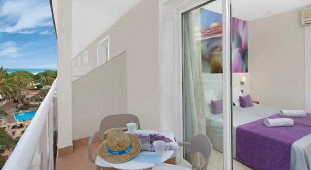 Трёхместный номер с балконом Sumus Hotel Monteplaya & SPA 4Sup