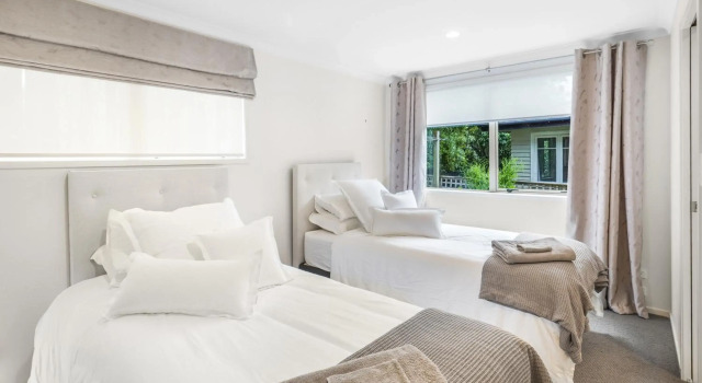 Lake Retreat - Hamilton Holiday Home