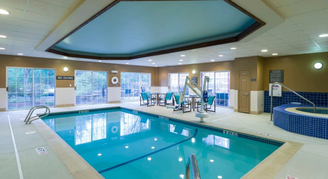 Residence Inn by Marriott Boston Framingham, Varaa Hotelli Hotellit New England uima-altaalla, Uima-allas