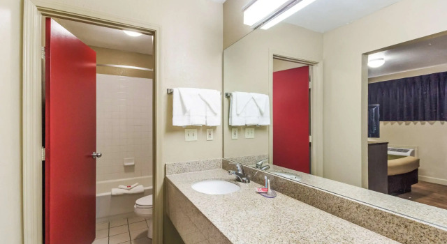Шестиместный люкс Econolodge Inn & Suites
