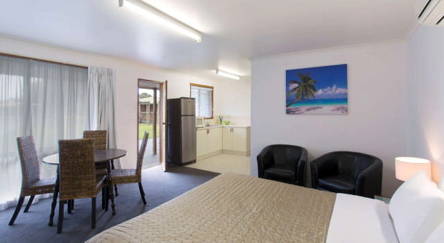 Трёхместный номер Standard Best Western Colonial Village Motel