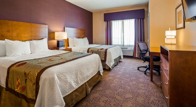 Четырёхместный люкс Best Western Plus Carousel Inn & Suites Burlington