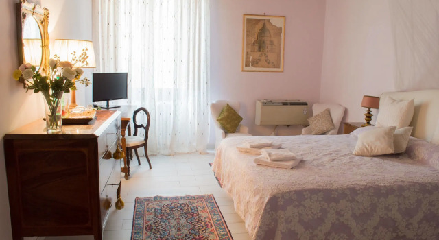 La Rosa Townhouse, Забронировать Отель Отели Флоренции 3 звезды, рядом с Дворец Ручеллаи, 3*