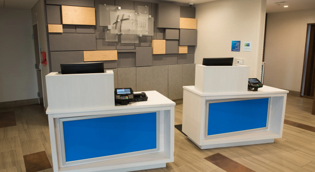 Holiday Inn Express & Suites - Warsaw - E Center by IHG, Prenota Hotel Warsaw Indiana