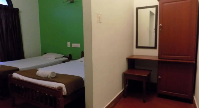 Elphinstone Residency