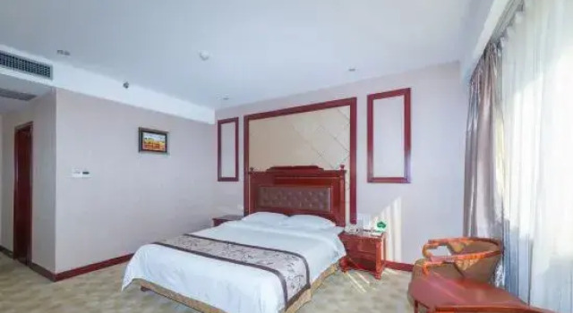 Huaining Hongbo All Seasons Hotel, Boek Hotel Hotels in Tianzhushanzhen met zwembad, Zwembad