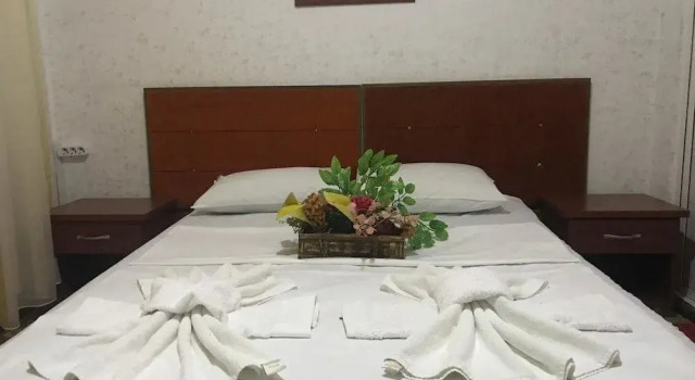 Paradise Hotel, Забронировать Отель Калеичи 