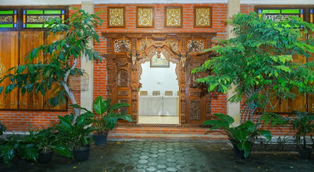 OYO 423 BeGe Homestay, Забронировать Отель Вoнoсари Yogyakarta Province