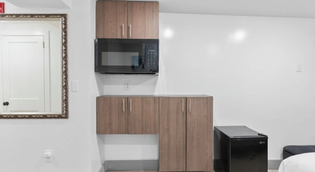 Люкс Deluxe Cozy Comfortable and Quiet Suites LL