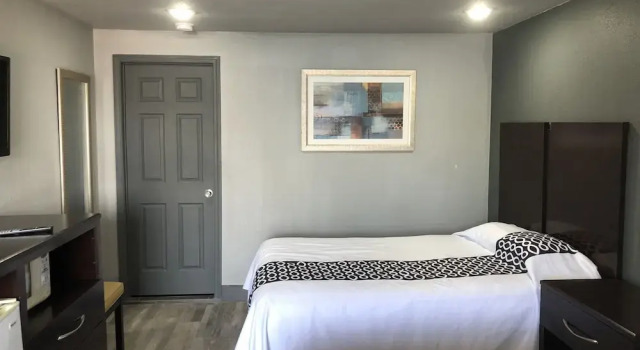 Четырёхместный номер Standard Budget Inn Valparaiso/Niceville @ Eglin AFB & Destin-FWB Airport