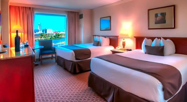 Четырёхместный номер Premium с видом на реку Harrahs Council Bluffs Hotel & Casino - A Caesars Rewards Destination