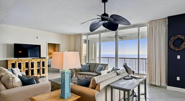 Номер Standard Oceania 705 3 Bedroom Condo by RedAwning