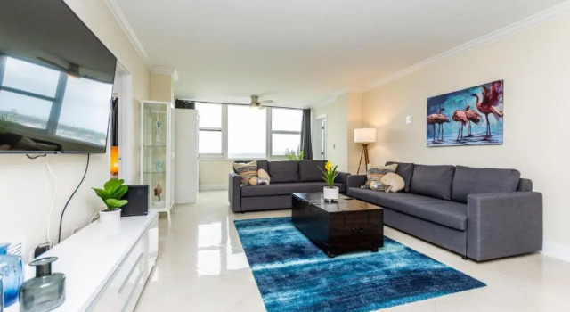 Ocean Beach Condo 3BR On the Sand 811