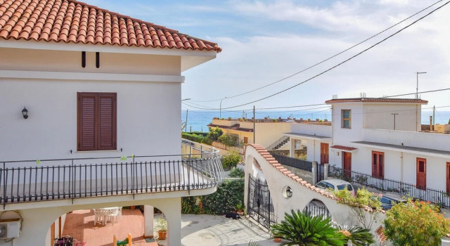 Beautiful Home in Avola With Wifi and 2 Bedrooms