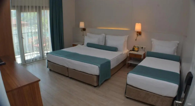 Трёхместный номер Deluxe с частичным видом на море Sardinia Otel