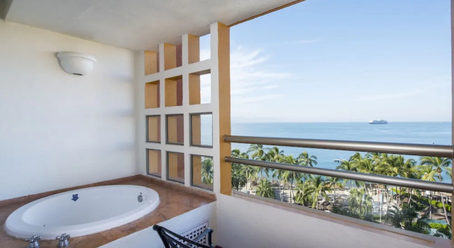 Клубный люкс с видом на океан Club Regina Puerto Vallarta