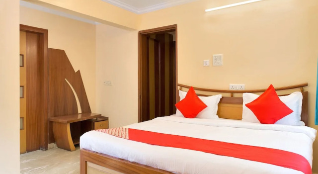 OYO 12301 RG Suites