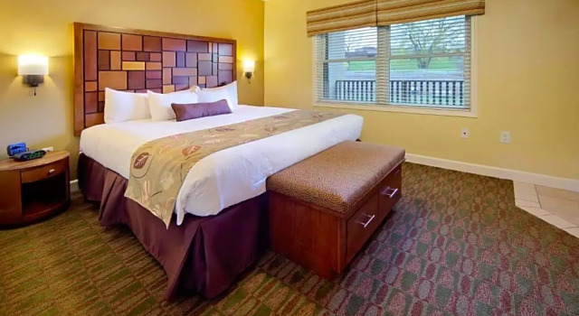 Run of House Holiday Inn Club Vacations at Lake Geneva Resort