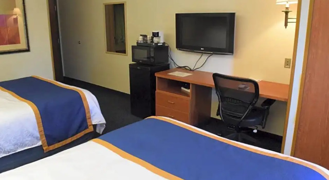Четырёхместный номер Standard Inn at the Finger Lakes