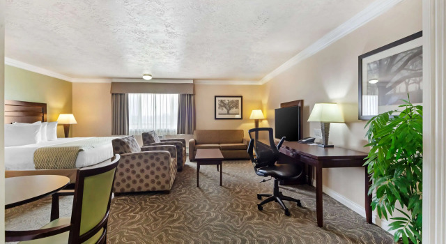 Двухместный люкс Best Western PLUS Mirage Hotel and Resort